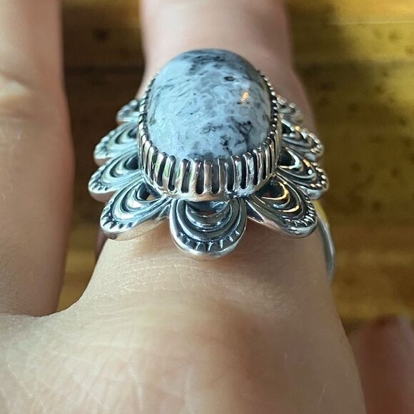 Genuine White Buffalo Sterling Silver Ring Size 7 - Picture 2 of 9